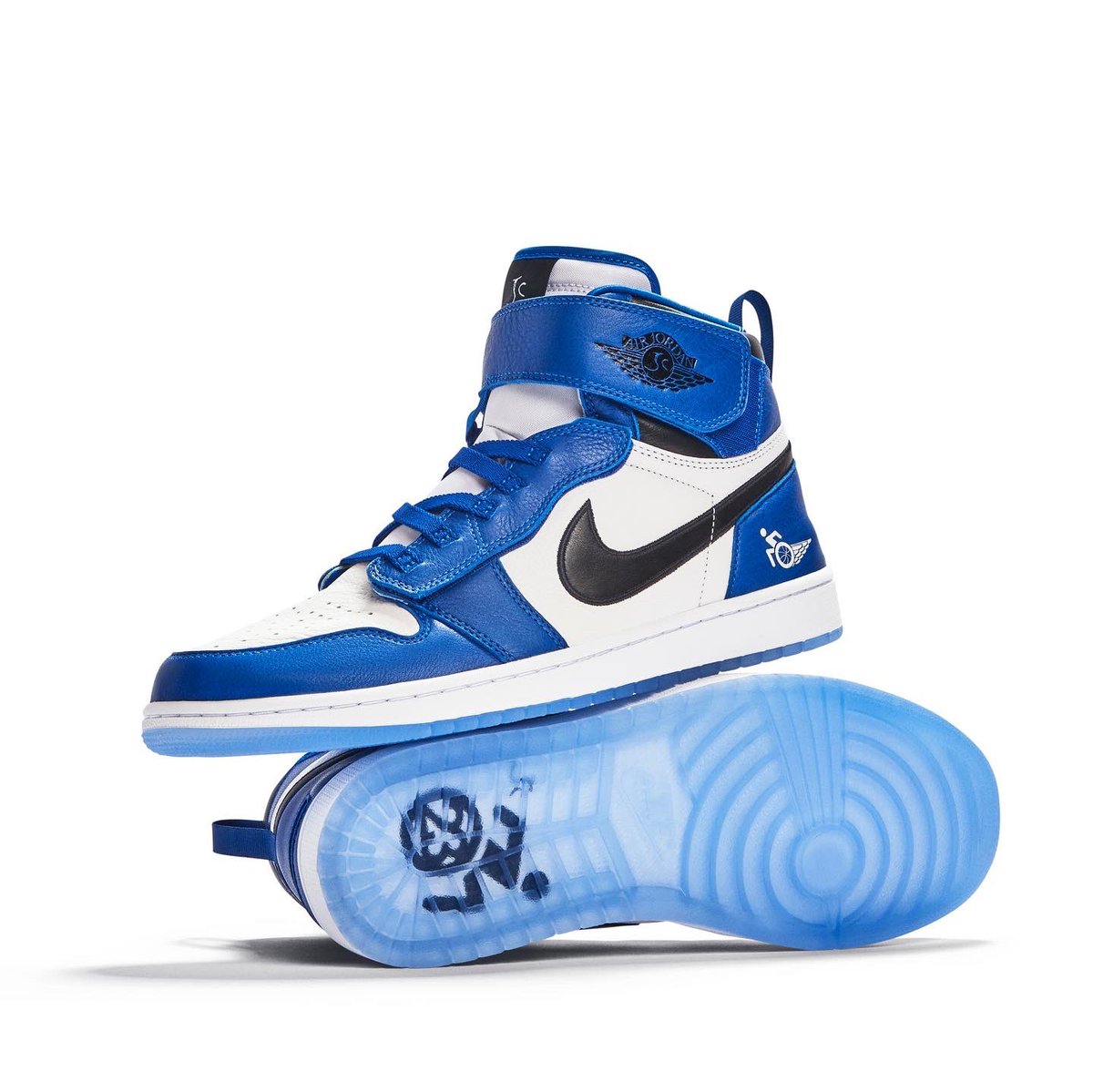 nicekicks's tweet photo. 13-year-old Jordan Carranza lives with Duchenne Muscular Dystrophy, a progressive muscular disease. Earlier this year, @Jumpman23 connected with him to help create his own AJ 1 FlyEase PE as part of his @MakeAWish. 👏👏 https://t.co/afH86wqzfu