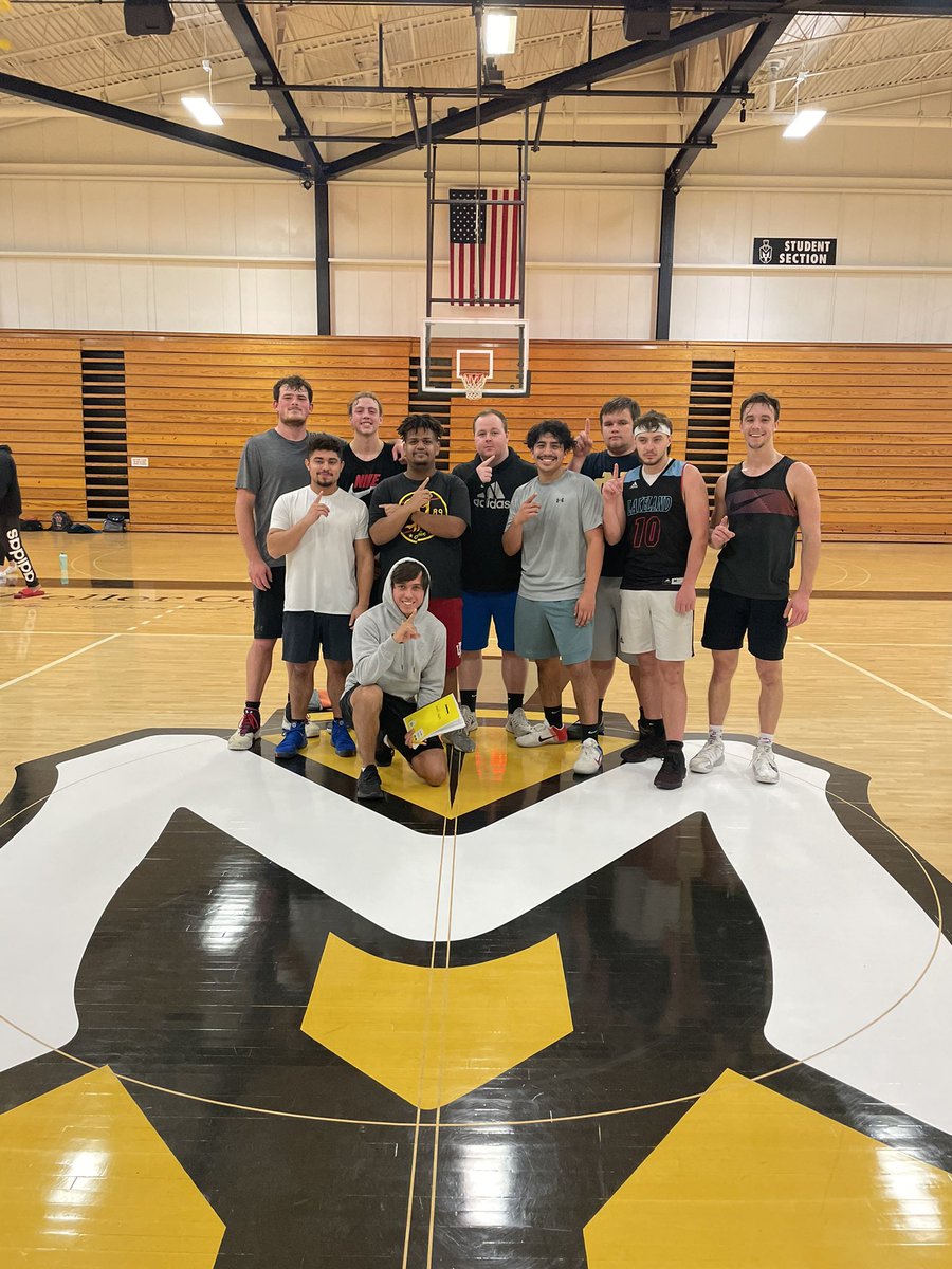 ManUintramurals's tweet image. Congratulations to the HOT SHOTS for winning the 5 v 5 basketball tournament last night!!!