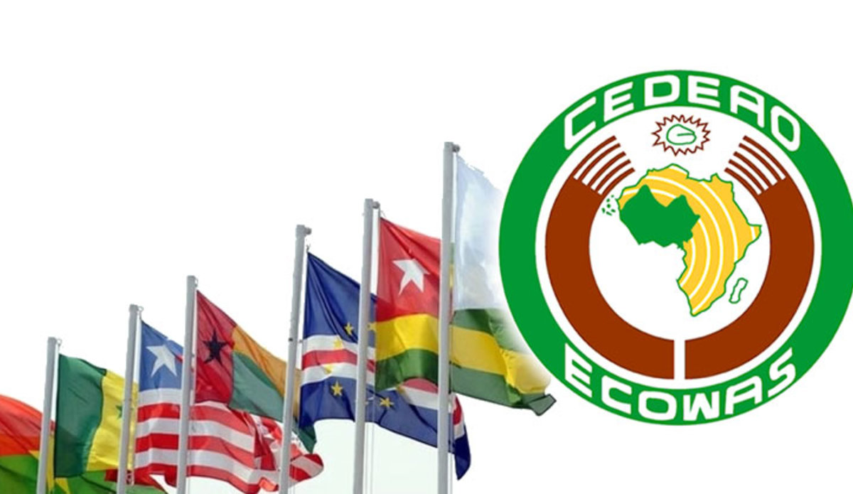 #Mali &amp; #Guinee urgence de penser à désigner conjointement 1 émissaire de renom et crédible comme canal de discussion avec #CEDEAO sinon la radicalisation de part &amp; d'autre aura implications sur l'atmosphère notamment au Burkina...et ailleurs
@cnrd_gn <a href="/PresidenceMali/">Presidence Mali</a> <a href="/konate90/">KONATE Malick</a>