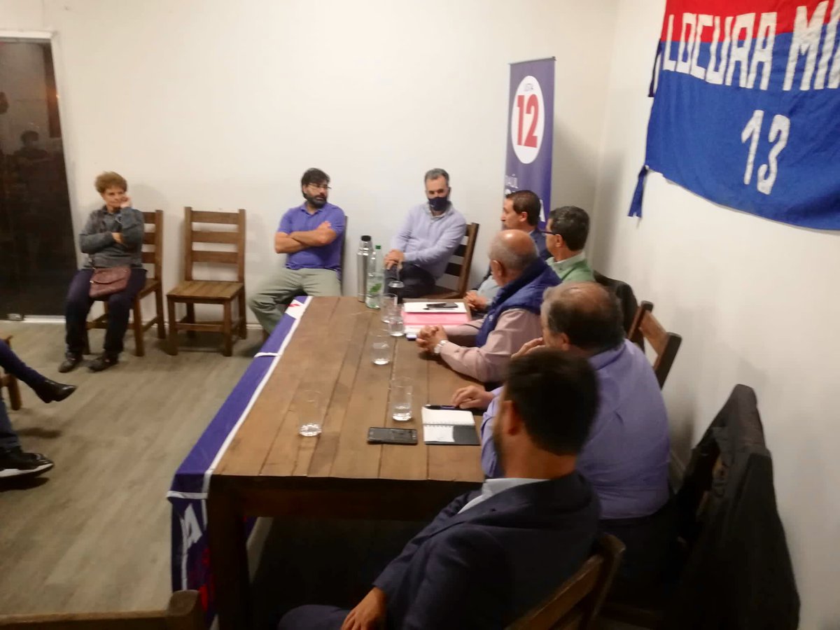 MinasConsulado's tweet photo. Ayer tuvimos la presencia de @GanarEnTodo en nuestra ciudad, y los socios pudieron sacarse dudas, informarse e interactuar, en una linda charla con @nonogiuria y su equipo. Gracias por asistir a Minas. https://t.co/8tKzmMEiQf