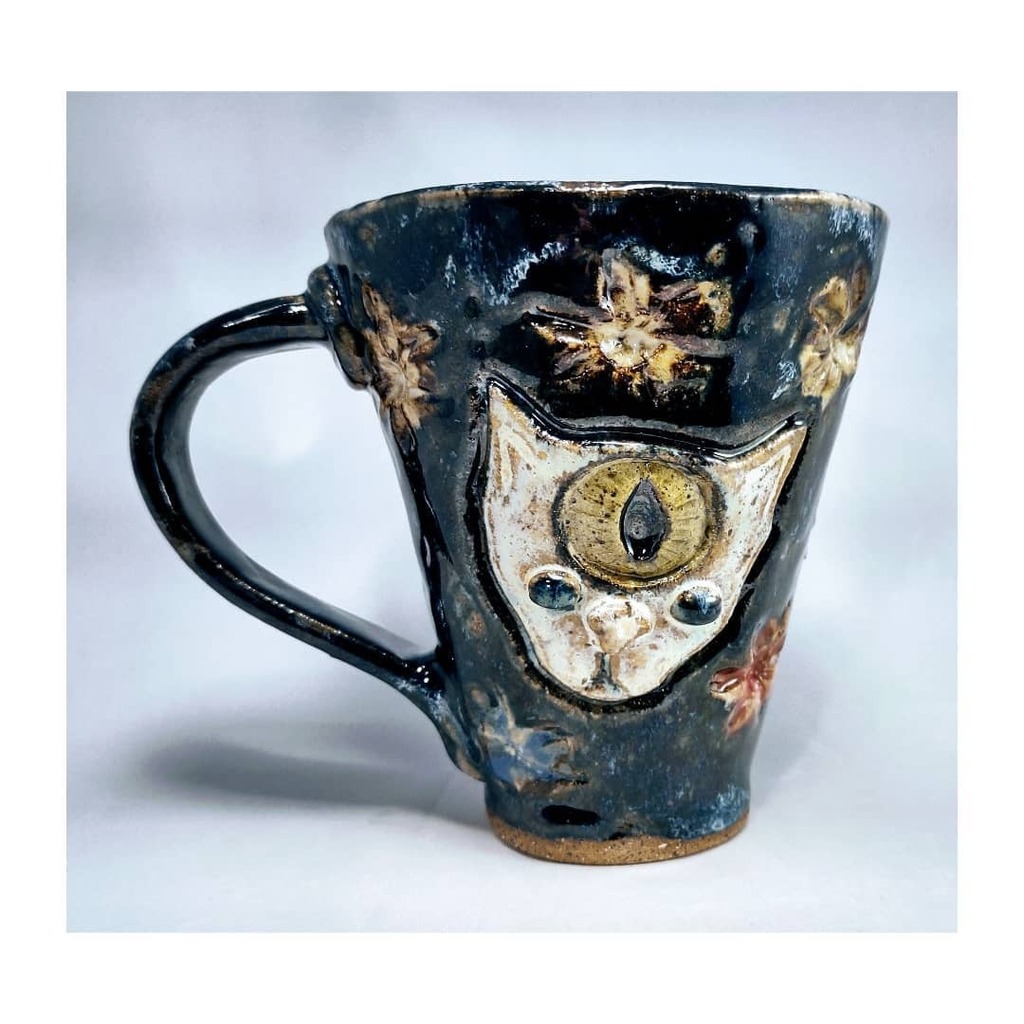 aberrantceramic's tweet photo. Floaty Cat Head Mug with Fireworks
#catsofinstagram #cats #catbutt #catart #pottersofinstagram #handbuiltpottery #potterylove #potterylife #ceramicsofinstagram #ceramiccreatures #ceramiclife #mugshotmonday #glazedandconfused #tucson #tucsonartist #aberrantceramics #etsyhandโฆ https://t.co/gyoRqUAufw