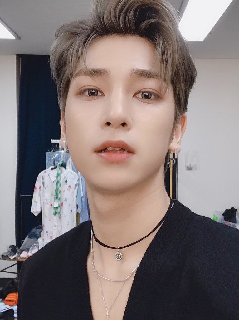 bongpidypidie's tweet photo. You cant bite me mr Lee Hangyul 👻 
#OneItSelcaDay #HANGYUL https://t.co/7lxqUI9MWd