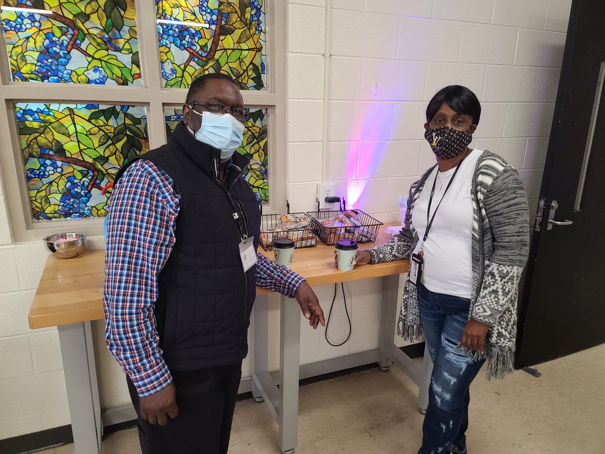Blazerville_RV's tweet photo. HAPPY AMERICAN EDUCATION WEEK to our amazing team here at Ridge View High (@rvhs). Just a few pics of our Educators enjoying coffee and treats in our campus store Blazerville @Blazerville_RV ! @DrFoxworth @RichlandTwo #AmericanEducationWeek #RCSD2 https://t.co/2pLepgUPWr