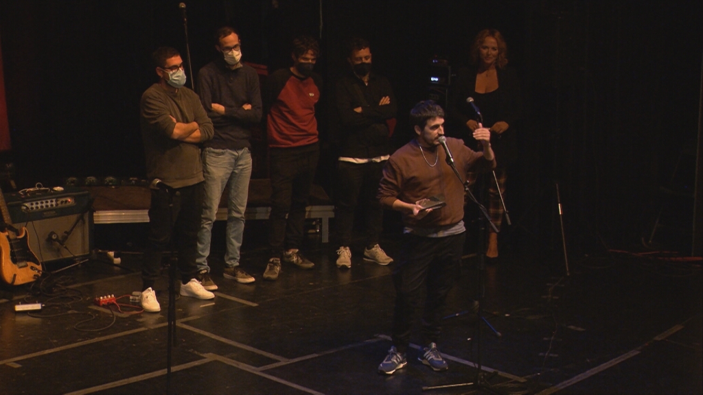 3CatCorporatiu's tweet photo. Demà, divendres, a les 23.10, el @canal_33 emetrà la gala de la XVIa edició dels @PremisOvidi atorgats a Godella aquest diumenge
El grup @ZooPosse van ser els grans triomfadors de la nit dels #PremisOvidi21
➡️https://t.co/Zp19Ztg2Ey https://t.co/LiASuqIUQ4
