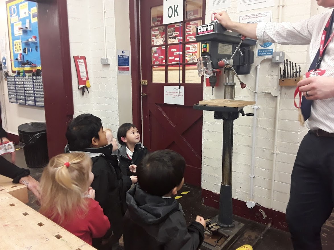NULS_Nursery's tweet photo. Thank you Mr Lambert &amp; team at NULS D&amp;T! We loved seeing the workroom &amp; helping to make Christmas decorations with the laser cutter! #WeareLittleNULS #WeareNULS #designandtechnology #excellentEYFS https://t.co/jJet6PQhNr