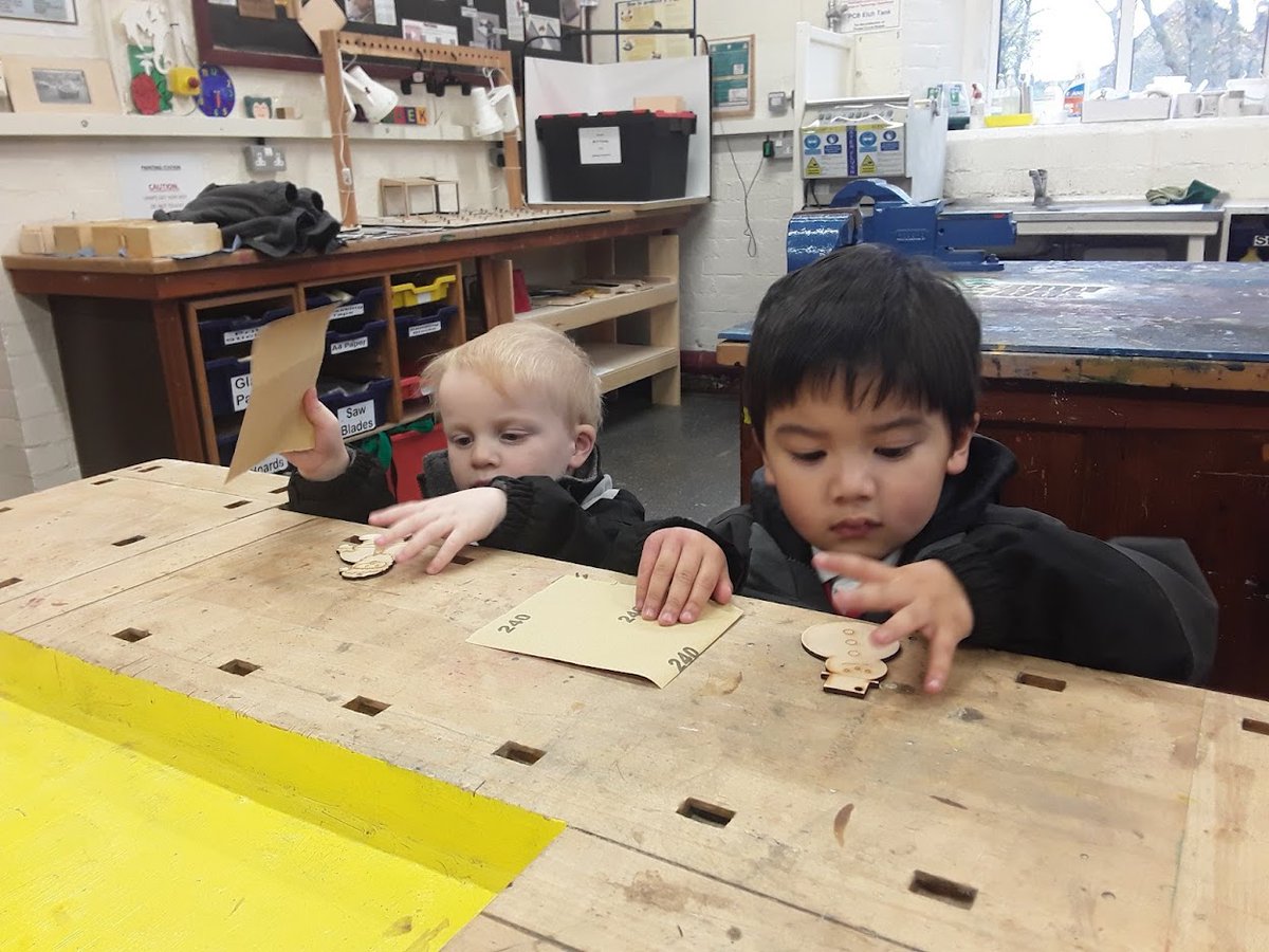 NULS_Nursery's tweet photo. Thank you Mr Lambert &amp; team at NULS D&amp;T! We loved seeing the workroom &amp; helping to make Christmas decorations with the laser cutter! #WeareLittleNULS #WeareNULS #designandtechnology #excellentEYFS https://t.co/jJet6PQhNr