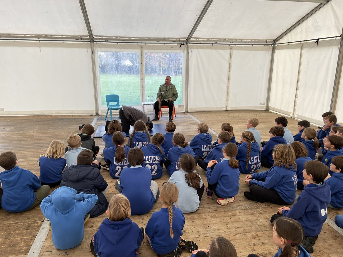 llanrhidianp's tweet photo. #LlanPryCop experienced and watched how Muslims prayer five times a day. Thank you Mohsen!🕌 #LlanRE #LlanCom #LlanHum 🌈 🕷 https://t.co/xHeg9PMha4