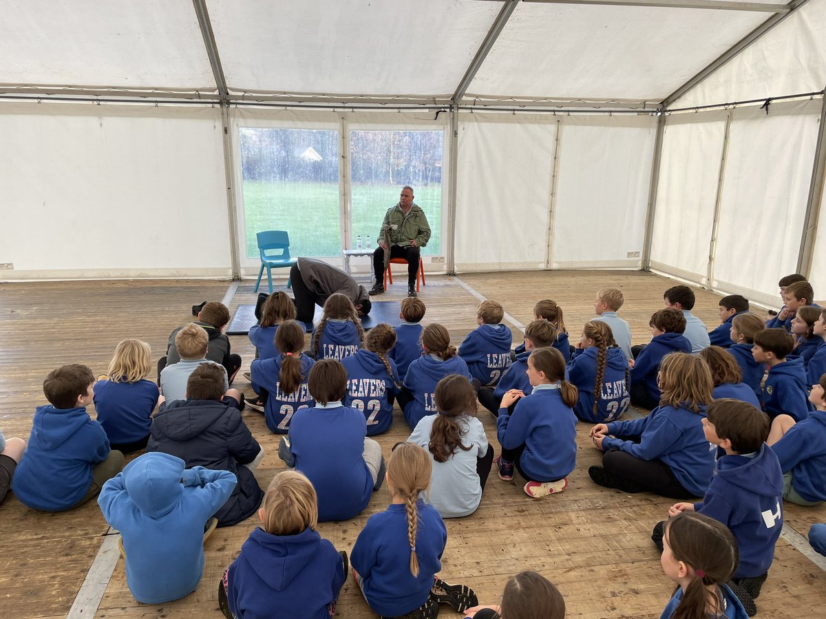 llanrhidianp's tweet photo. #LlanPryCop experienced and watched how Muslims prayer five times a day. Thank you Mohsen!🕌 #LlanRE #LlanCom #LlanHum 🌈 🕷 https://t.co/xHeg9PMha4