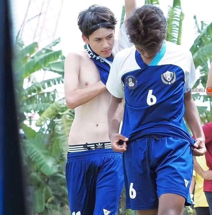 VIPX10GKb6's tweet photo. ប្រុសស្រលាញ់ប្រុស👬💖🌷 https://t.co/fTuCwmusmK