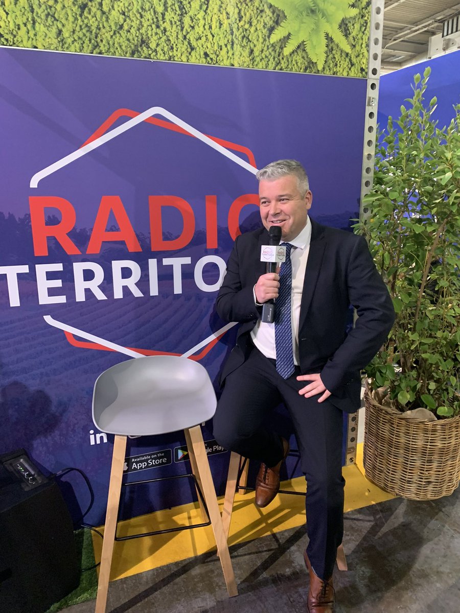 PERONLaurent's tweet photo. Sur @RadioTerritoria avec Julien Cabon de @TydeoV pour témoigner sur la place de la vidéo dans la communication des collectivités.
#congresdesmaires
#communicationvideo https://t.co/yjeQaOs8NR