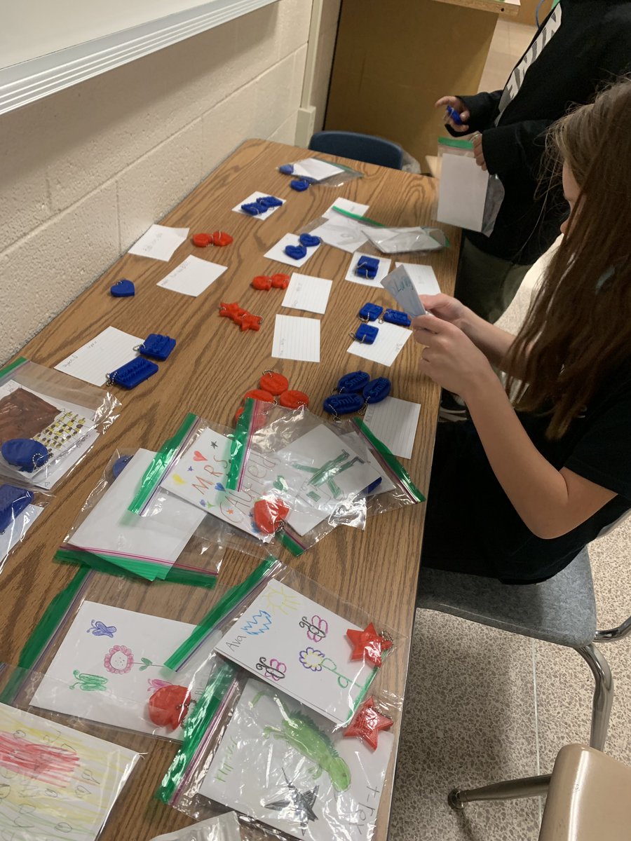 What does one get when they combine shared reading, theme, design, micro writing &amp; community? Kindness keychains to share with others at school. Happy 🧡! <a href="/HayshirePOWER/">Barb Snare</a> <a href="/sthomascysd/">Susan Thomas</a>