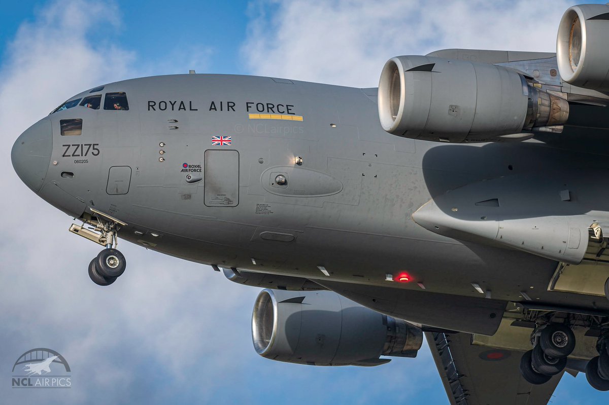 NCLairpics's tweet photo. 🇬🇧 @RoyalAirForce @RAFBrizeNorton @99Sqn @BoeingDefense C-17 Globemaster ZZ175 “ASCOT837” With some approaches on finals to @NCLairport for crew training. #Aviation #AVGeek #99SQN https://t.co/GQhYe48nCg
