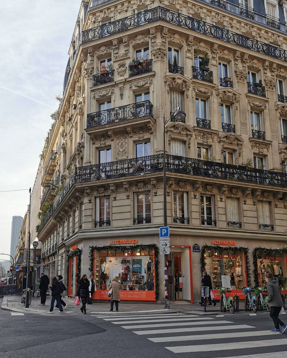 #Altermundi ouvre une nouvelle boutique 🌿
Venez découvrir les marques engagées sélectionnées par nos soins, en plein cœur du 6ème arr. - Rue de Rennes.

Faîtes un pas de plus vers des choix éclairés !
#consommerautrement