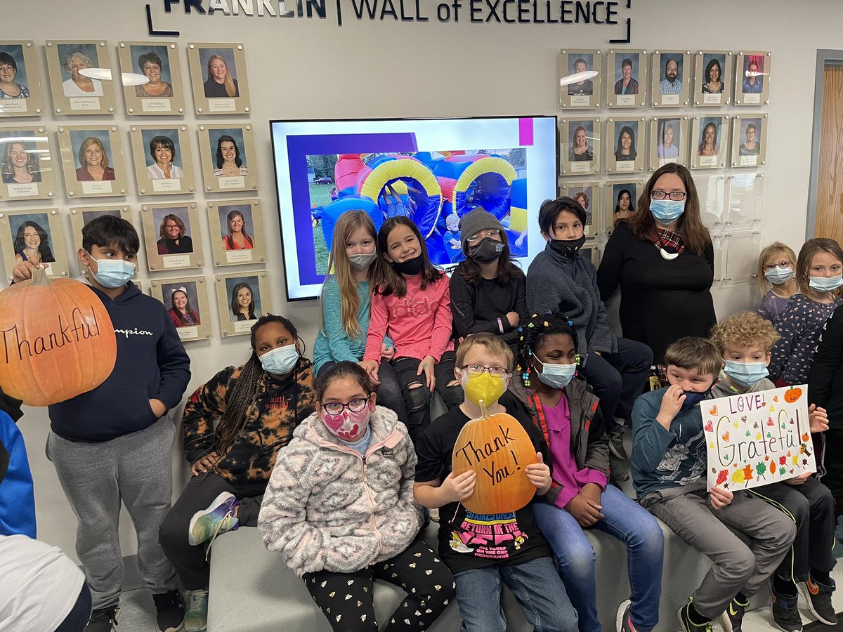 Franklin_Moline's tweet photo. Yesterday, Student Council presented a check for over $300 to Mr. Thanksgiving. The school also gave him turkey drawings to give out to people when they get their meals next week. @MolineCVSchools https://t.co/JTuUGhsUay