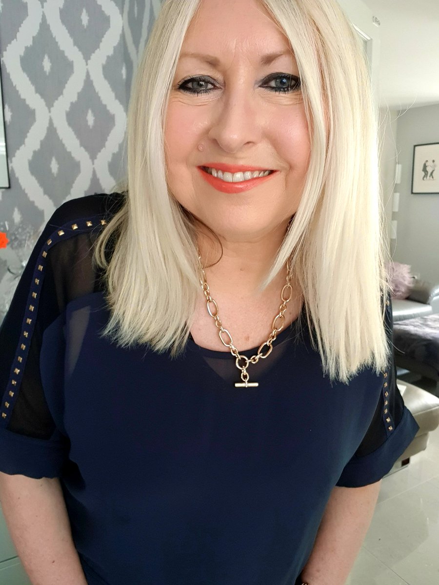 Today, I had pleasure of presenting to my @athenanetworkwestberks showing how to transition from Autumn to Winter. If you would like to hear more about how I can help you  look and feel more confident, then i would love to hear from you ❤
#newbury #berkshire #capsulewardrobe