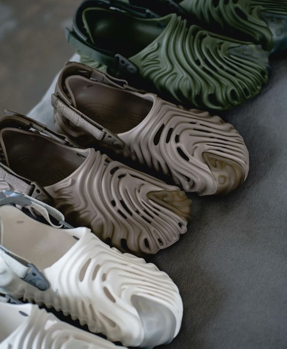 JustFreshKicks's tweet photo. Releasing December 14th
Salehe Bembury x Crocs Pollex Clog 
=> https://t.co/q63BtWEmun https://t.co/36VgY4NKGE