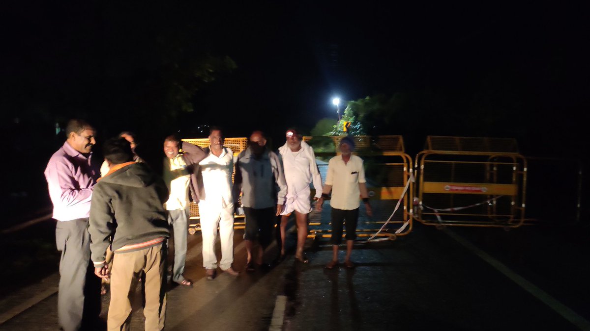 Gudibanda_town's tweet photo. Gudibande chikkaballapura road closed https://t.co/K9qBxiW2qI