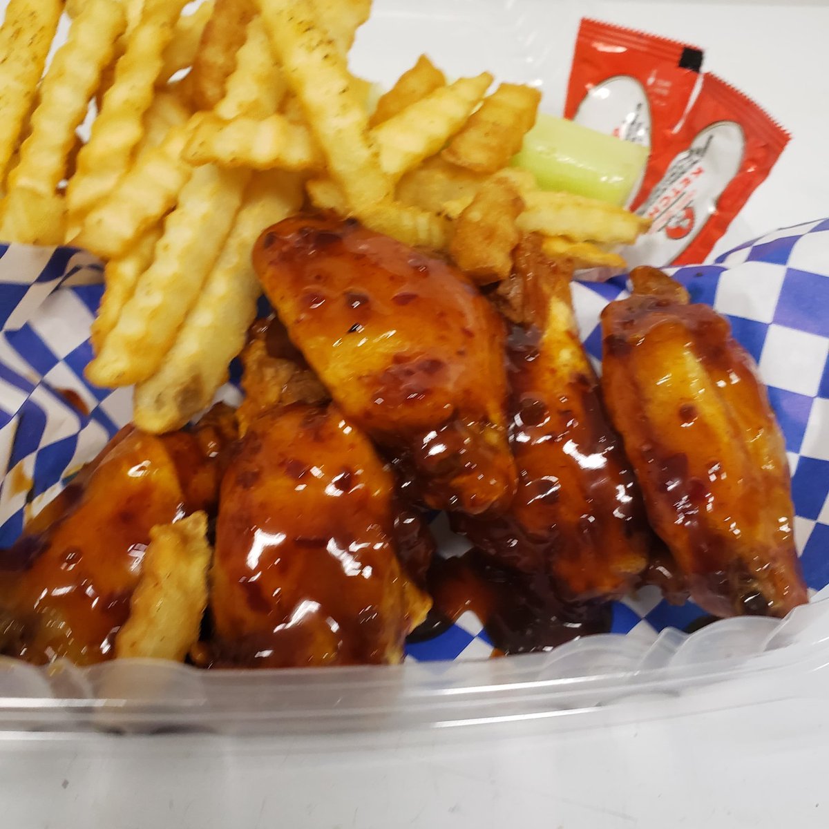Chaluswings's tweet photo. 20 Greenway Plaza 11-2pm
 20 Greenway Plaza, Houston, TX 77046 https://t.co/zCfKdN5VSi