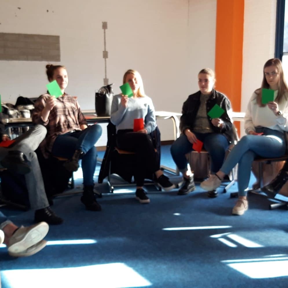 Een bijzonder mooie workshop Leren van slachtoffers van seksueel misbruik aan studenten van de #HogeschoolArnhemNijmegen  
Lindsey, Beppie en Jacqueline waren daar vanochtend samen met Jos Noordover van de <a href="/VGNbranche/">Vereniging Gehandicaptenzorg Nederland</a>.
Studenten waren zeer onder de indruk.
 @LFBGoes