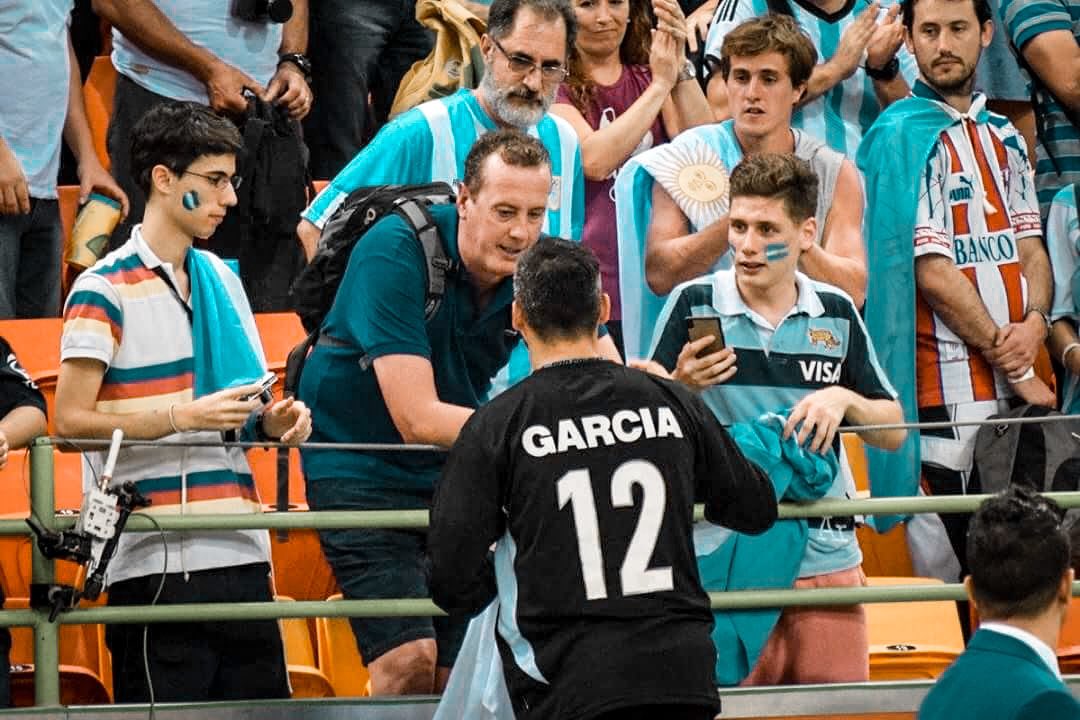 #tbt Recuerdo de Río con uno que se merecía por lejos jugar un JO, el primer gran crack que tenemos, no se olviden que el flaco nos abrió la puerta a todos. Hermoso recuerdo y hermosa persona. Gracias flaco.#ericgull