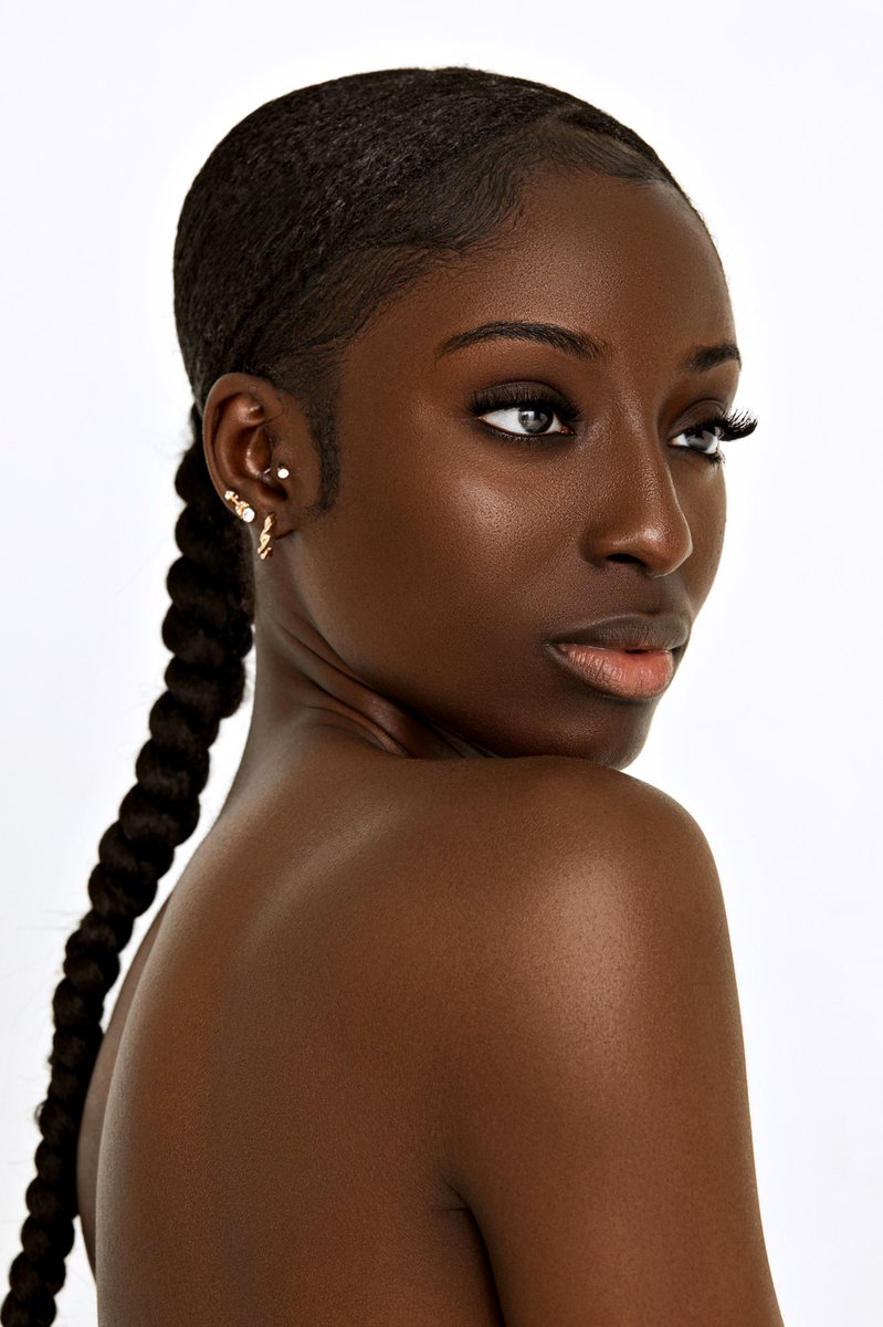 ishootfacez's tweet photo. Melanin in 5k w: @_fatouuuu_ #darkskin #caribbeanbeauty #blackgirlmagic #blackbeauties #foreignbeauty #blackgirlsrock #latinabeauty #darkskinbeauty https://t.co/wKQWLFjJlo