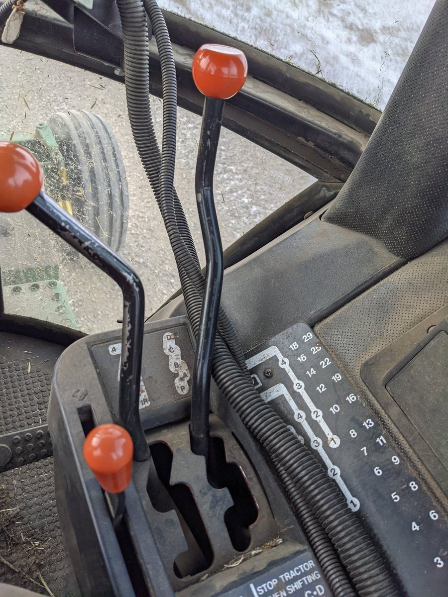 BradHawken's tweet photo. If you don't see this when feeding cows, your cows will eventually be hungry while u are in the shop fixing ...#roundcab https://t.co/ph0ywv0mer