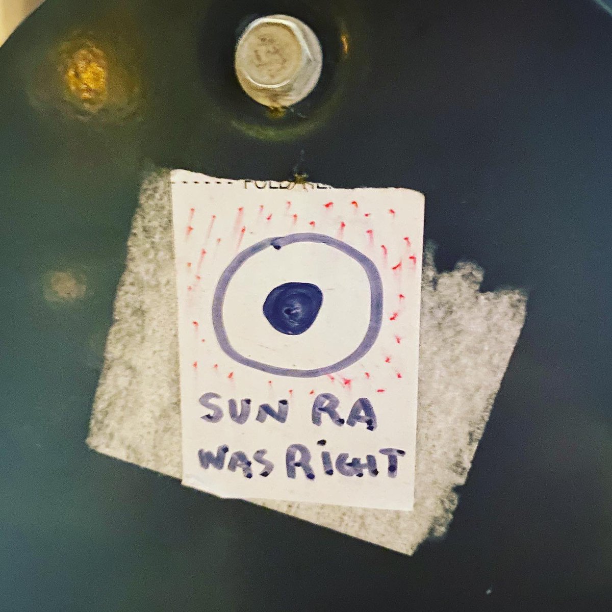 wcraghead's tweet photo. left a hand-drawn sticker in a parking lot
#seedtoss #sunra #sunrawasright #sunraspring https://t.co/TxUTPJjLWp
