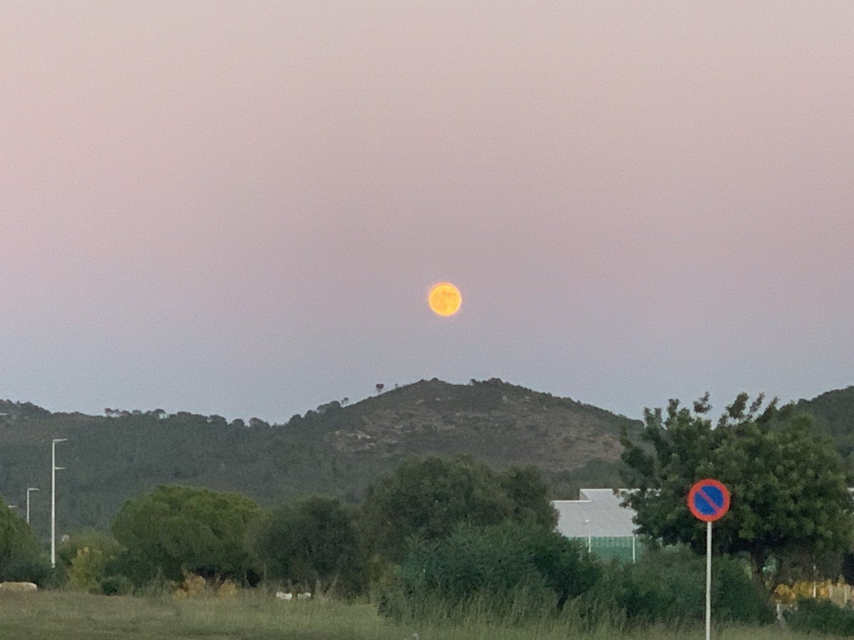 PISCINAPLUS's tweet image. Lluna plena a Calafell😍