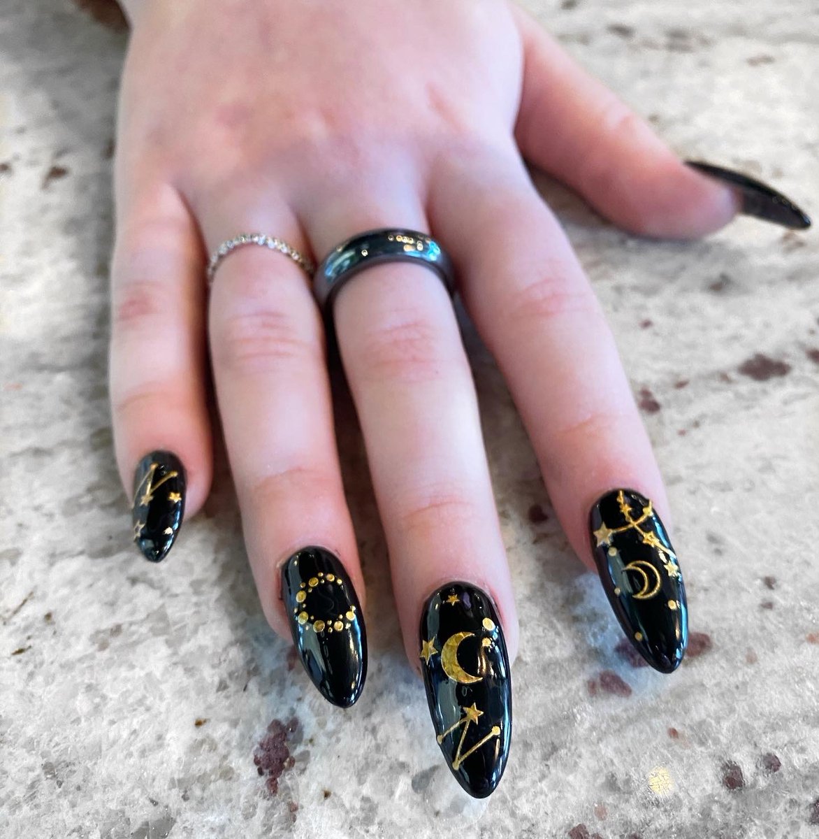 gabrielleoxx's tweet photo. Look how cool!!! I got these nail stickers from Etsy and my client wanted to do black. I love the contrast https://t.co/LMAPFwbOEo
