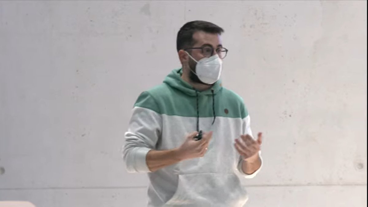 👀 Siguiendo a través de #yuotube la sesión de #ZAC sobre retos digitales de las #pymes con <a href="/soyjorgealfaro/">Jorge Alfaro</a> @lamaletadecarla 

👉 Más que interesante #SEO, #Podcats, perfiles en #RRSS