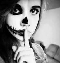 غرسوا في العمق منا غصة .. 
ثم قالوا : ما به .. لم يتكلم ؟!

ليس كل #الصمت فينا عن رضا ..
كم ضحكنا حين  كنا نتألمُ !!