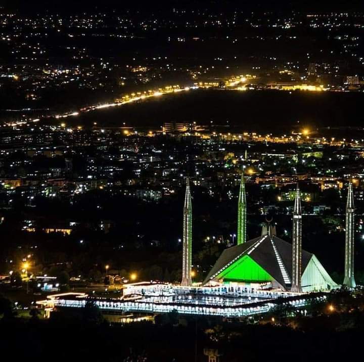 AkhroatKhan's tweet photo. وہ کہتی ہے تمہیں حسن پر دسترس نہیں
اسے کیا پتا خدائی حسن پر مر مٹا ہوں میں
✌️❤️🥀🌹💕✌️
#BeautyOFpakistan
#PakistanExplorer
#IslamabadNightView https://t.co/teXEd1MbCs