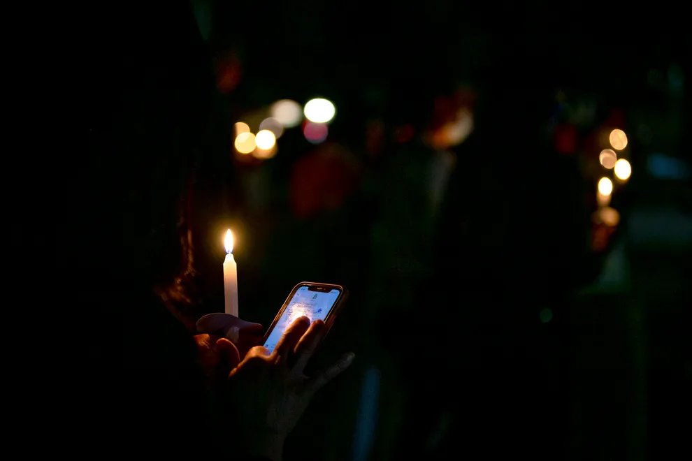 “Luis Gonzalez.”

“Anthony Richards.”

“Basilio Alonso.”

The names of people who died in Arizona prisons in the past year were lifted up from the Capitol lawn in downtown Phoenix Wednesday night, echoing against the walls of the statehouse.
azcentral.com/story/news/loc…