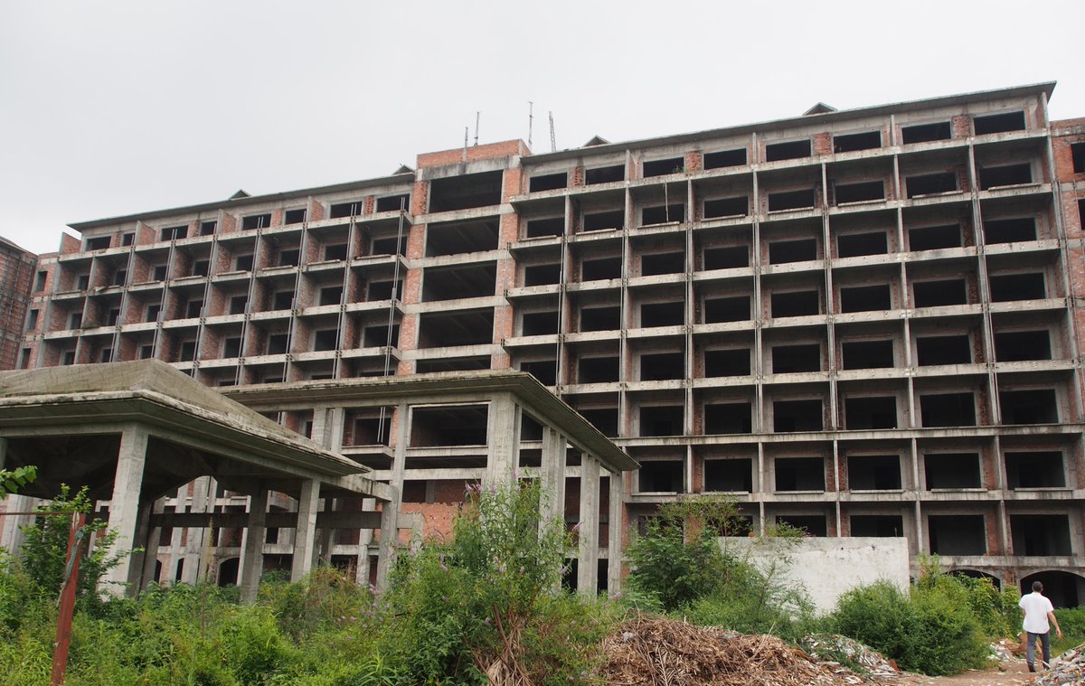 Anonymous Analytics (@anonanalytics) on Twitter photo If you want to know how #Evergrande blew up, here are some pictures of its properties, published as a warning in early 2017 by <a href="/GMTResearch/">GMT Research</a>. The stock went from 5 to 30 that year. If you want to know how #Evergrande blew up, here are some pictures of its properties, published as a warning in early 2017 by <a href="/GMTResearch/">GMT Research</a>. The stock went from 5 to 30 that year.