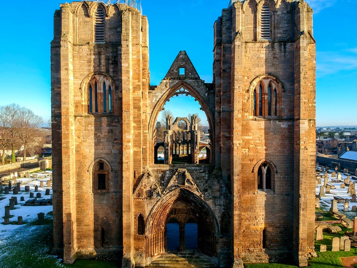 tsEmma15's tweet photo. Elgin Cathedral is one of #Scotland’s most beautiful medieval buildings, much of which dates back to the 13th century. Although much of Elgin Cathedral has collapsed, the two towers are practically intact.
#architecture #heritage #virtual_journey 

📷 Gilbert Pellegrom https://t.co/tzeggYAUGF