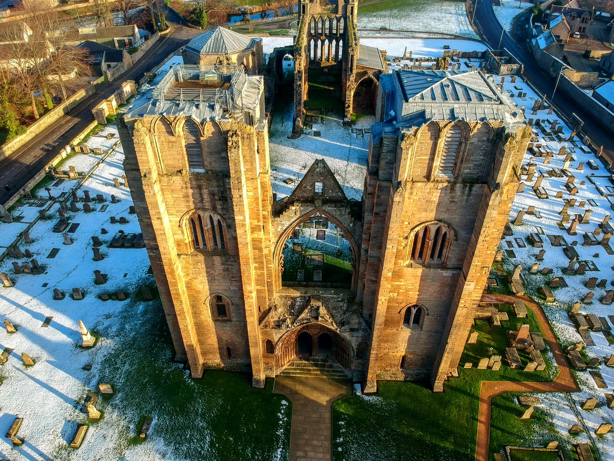 tsEmma15's tweet photo. Elgin Cathedral is one of #Scotland’s most beautiful medieval buildings, much of which dates back to the 13th century. Although much of Elgin Cathedral has collapsed, the two towers are practically intact.
#architecture #heritage #virtual_journey 

📷 Gilbert Pellegrom https://t.co/tzeggYAUGF