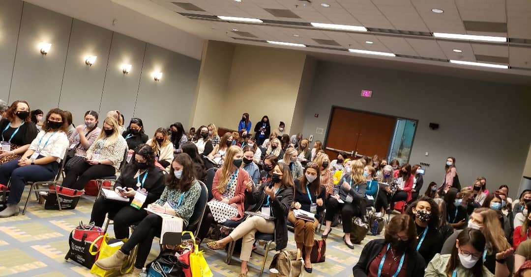 thatspeechy's tweet photo. Standing room only!!! So honored to be on such an esteemed panel. #ASHA2021 #slpeeps #pediatricfeedingdisorders #a1029 https://t.co/U3b2oO3Z4R