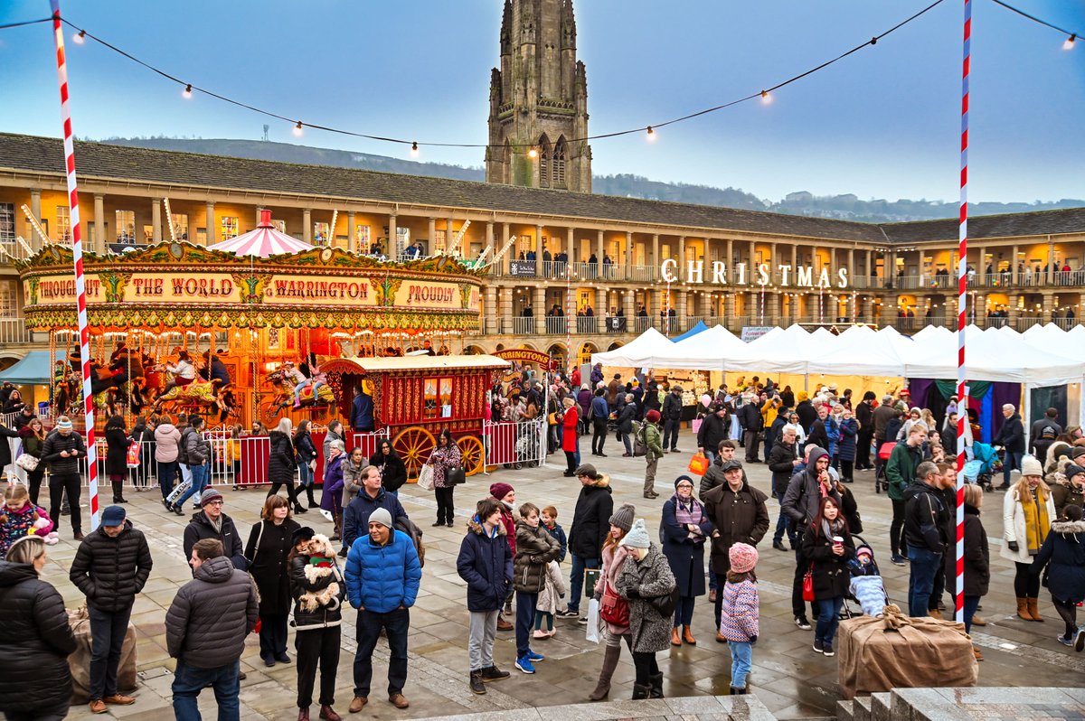 The first of our #WinterMakersMarket opens tomorrow at 10am! Enjoy a weekend of artisan food, unique gifts and festive entertainment. Here Friday to Sunday, 10am - 6pm, then back the following weekend. Pop along and have a browse. 🎄