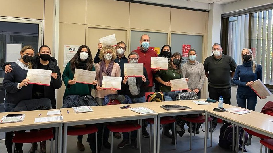 ccoo_bll_apag's tweet photo. Continuem  amb la formació sobre plans d'igualtat a CCOO #Cornellà.🙋‍♀️
Avui amb la conducció de Bárbara Arenas i Celeste Attias.👭
Una tasca fonamental per corregir la bretxa de gènere i avançar en igualtat als centres de treball.🤦‍♀️ https://t.co/b043XJeR42