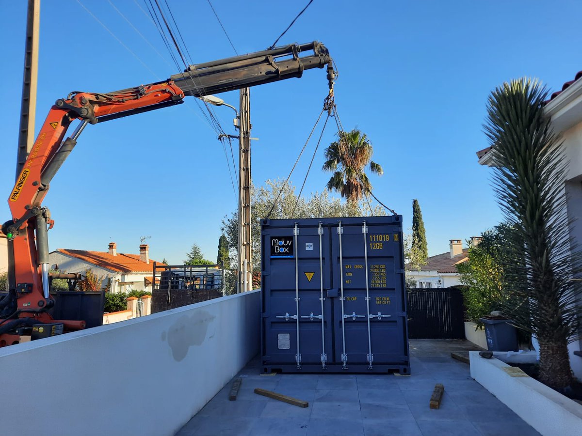 MouvBox's tweet photo. 🏆 Notre service #logistique et nos #chauffeurs sont des champions ! 💪
Un grand BRAVO, à Alexis notre responsable logistique accompagné de Rayan &amp; tous les chauffeurs qui livrent, chaque jour, vos #containers et bâtiments modulaires partout en #France 🚛 https://t.co/WeViFhvOyW https://t.co/G98rPMmaV6