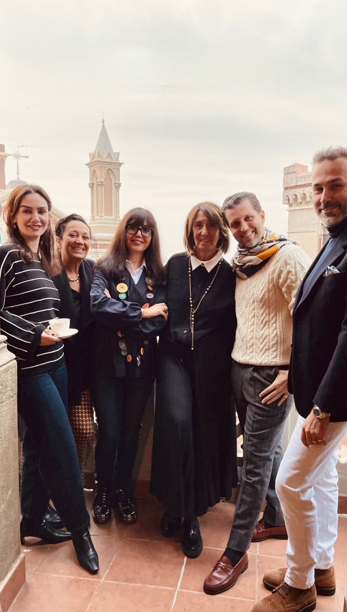 biakibce's tweet photo. Amigos 🥰 
#birceakalay #mertaslanfashion #ahmetgencehan #doneotyam #fedige #kezbankezbanarca https://t.co/efbEd0PNp7