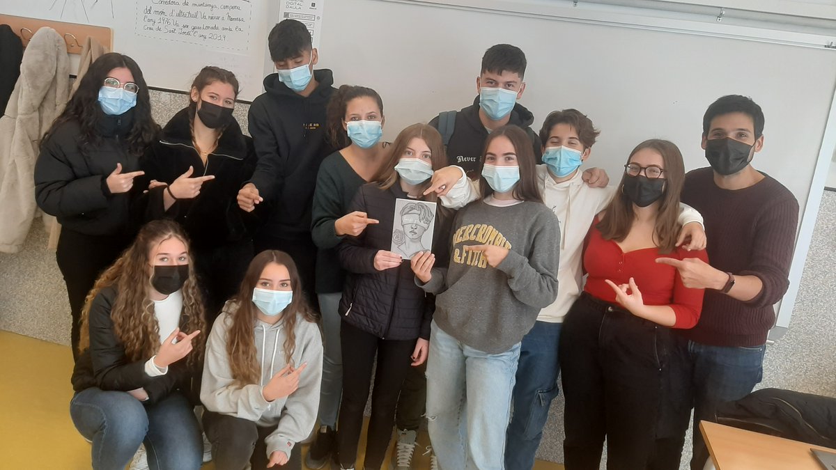 vilallengua's tweet photo. —Quèè @Vilaclassiques😱?
—Doncs que ja tenim el llibre escrit per l'alumnat 4t!
—Els nostres autors preferits😍!
—Mira quina cara de felicitat tenim tots a la foto...
—Pròximament recorda que hem d'anunciar la presentació del llibre...
#programaRCS @LabDeLletres @INS_Vilamajor https://t.co/OY2bhD6h1a