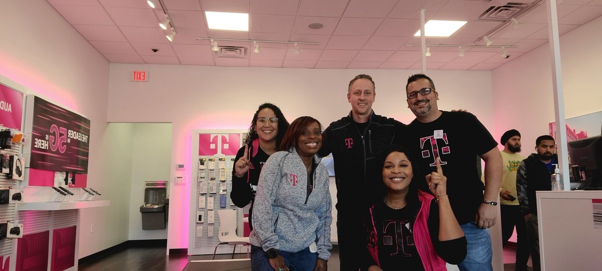 Great store visits with the whole crew today! Motivated to keep pushing to new heights! <a href="/WBarefield9/">Winnie</a> <a href="/nlittlefield22/">Nate Littlefield</a> <a href="/MagentaKP/">Khris Pereira</a> @Bre_Tmobile