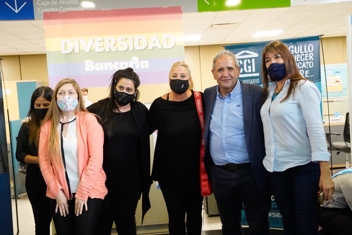 SergioOPalazzo's tweet photo. Junto a los compañeros de Nación Servicios de Rosario. Son trabajadores bancarios y así deberá resolverlo la justicia https://t.co/DwOsltKoTU