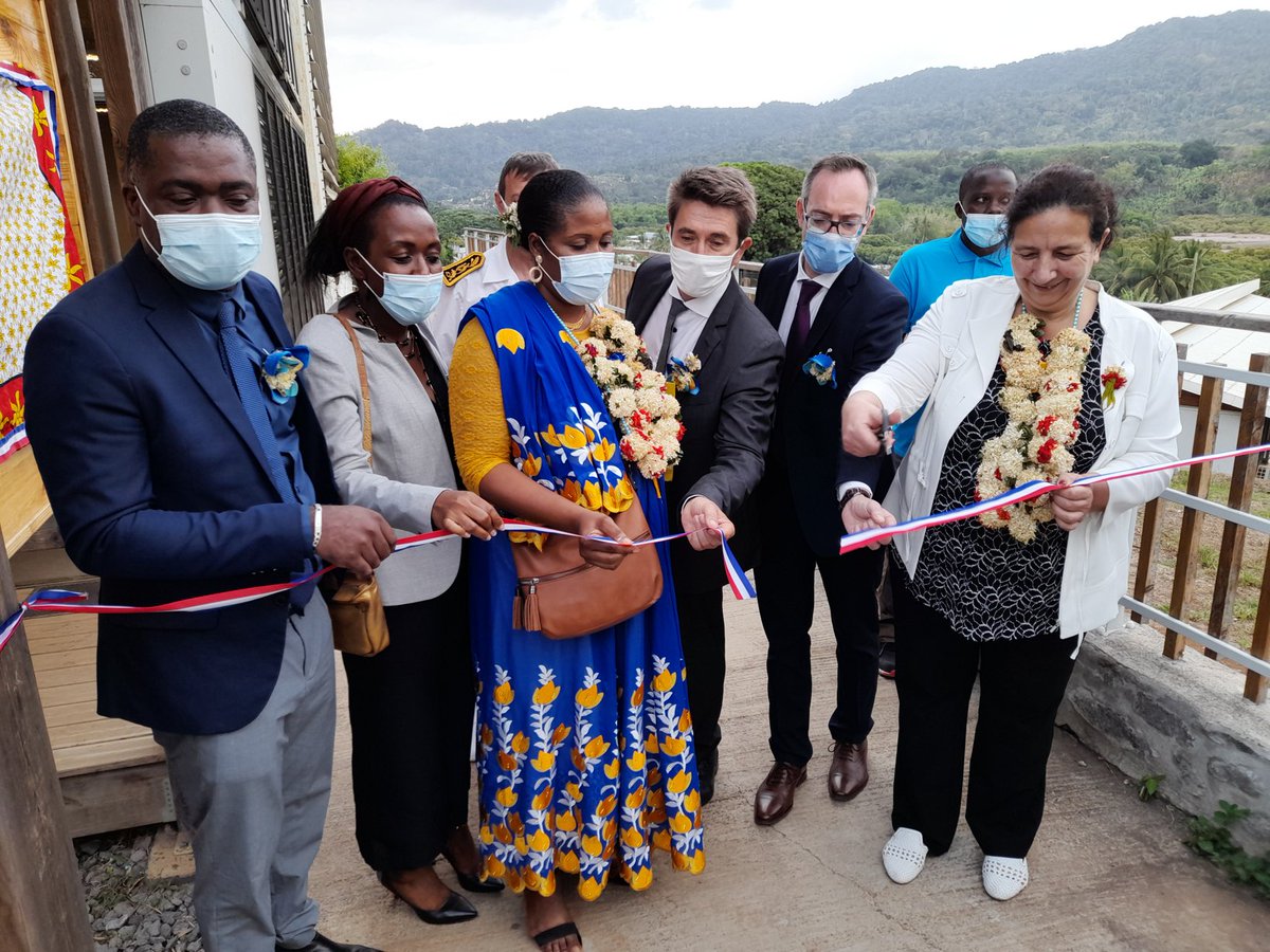 ac_mayotte's tweet photo. ▶️10 ans après sa création lancement de la transformation du #cufr de #Mayotte  en Institut National Universitaire par Mme la ministre @VidalFrederique
➡️Inauguration+pose de la 1ère pierre des nouvelles extensions en présence du recteur, maire de #Dembéni, et directeur du CUFR https://t.co/E0PJzKhFC2