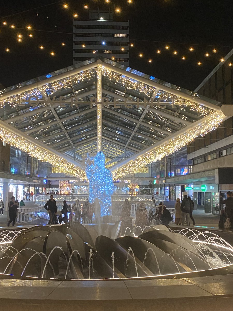 edgproperty's tweet image. Cov - you are looking cool!  Great to see you ⁦@martinrreeves⁩ #excitingthingscoming #coventry