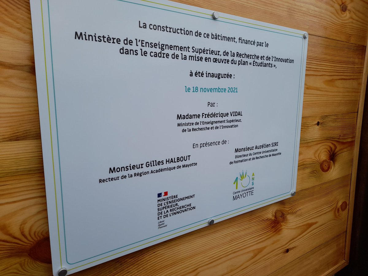 ac_mayotte's tweet photo. ▶️10 ans après sa création lancement de la transformation du #cufr de #Mayotte  en Institut National Universitaire par Mme la ministre @VidalFrederique
➡️Inauguration+pose de la 1ère pierre des nouvelles extensions en présence du recteur, maire de #Dembéni, et directeur du CUFR https://t.co/E0PJzKhFC2