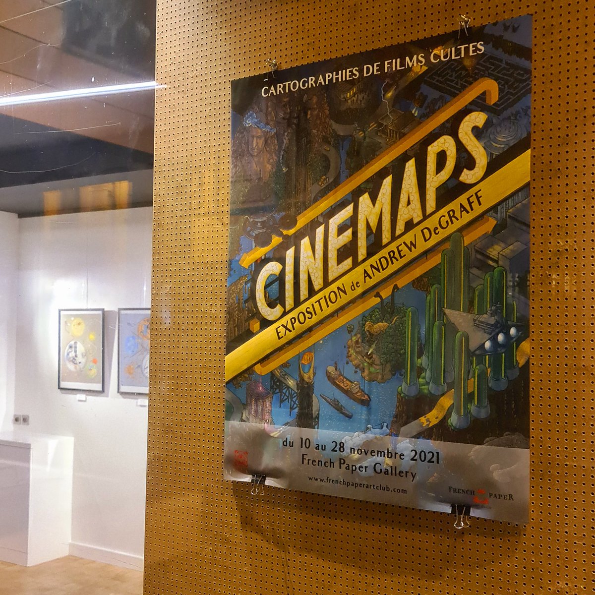 Epixod_Le_Blog's tweet photo. Découverte de l'#exposition '#Cinemaps - Cartographies de #filmscultes' qui se tient à la @FrenchPaperArtC jusqu'au 28/11 présentant des #illustrations d'#AndrewDeGraff qui nous transportent dans les films via les chemins parcourus par les personnages. #PopCulture @YnnisEditions https://t.co/lzhJmjDQN3