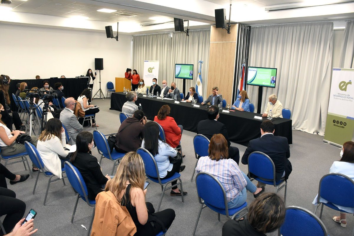 Hoy acompañamos al @MinSocialER junto con <a href="/lernergabriel/">Gabriel Lerner</a> <a href="/minplan_er/">Ministerio de Planeamiento de Entre Ríos</a> en el lanzamiento del Registro de Centros de Desarrollo Infantil en el marco del <a href="/JointSDGFund/">Joint SDG Fund 🇺🇳</a> Esta herramienta contribuirá a la implementacion de políticas de cuidado en la primera infancia