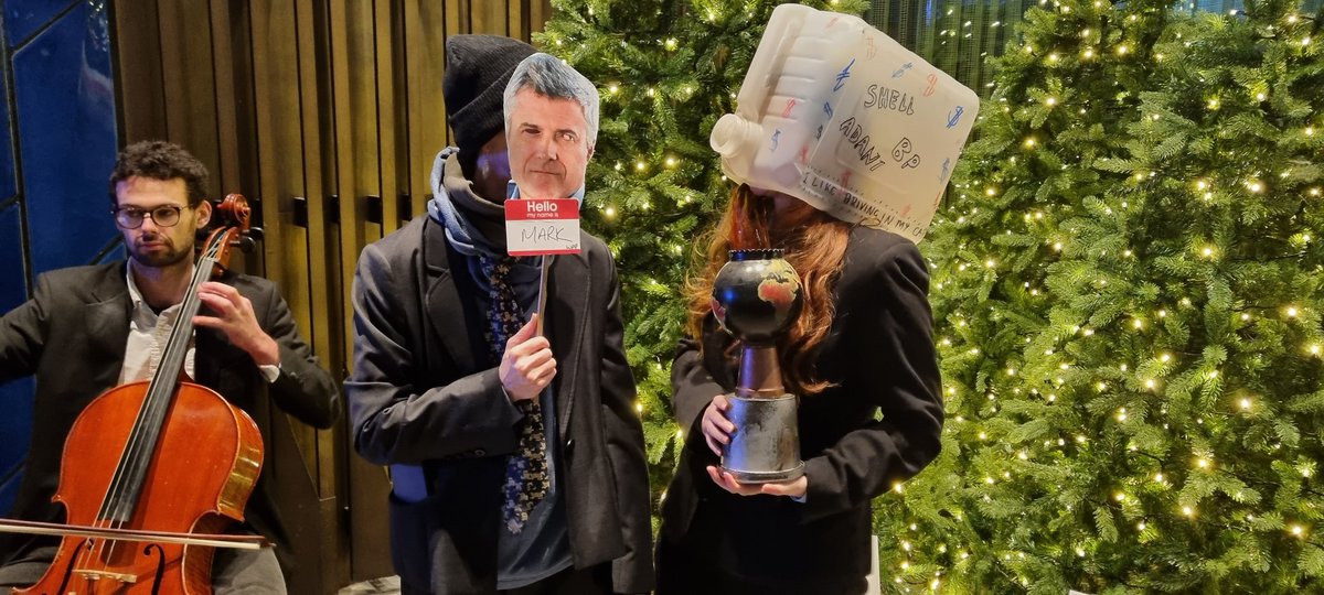 GreenwashEarth's tweet photo. Greenwashers dancing while the wold burns!
#EndFossilFuels 
#Greenwash
#CharredEarthAwards
#CampaignBigAwards https://t.co/DzNn2sgGGB